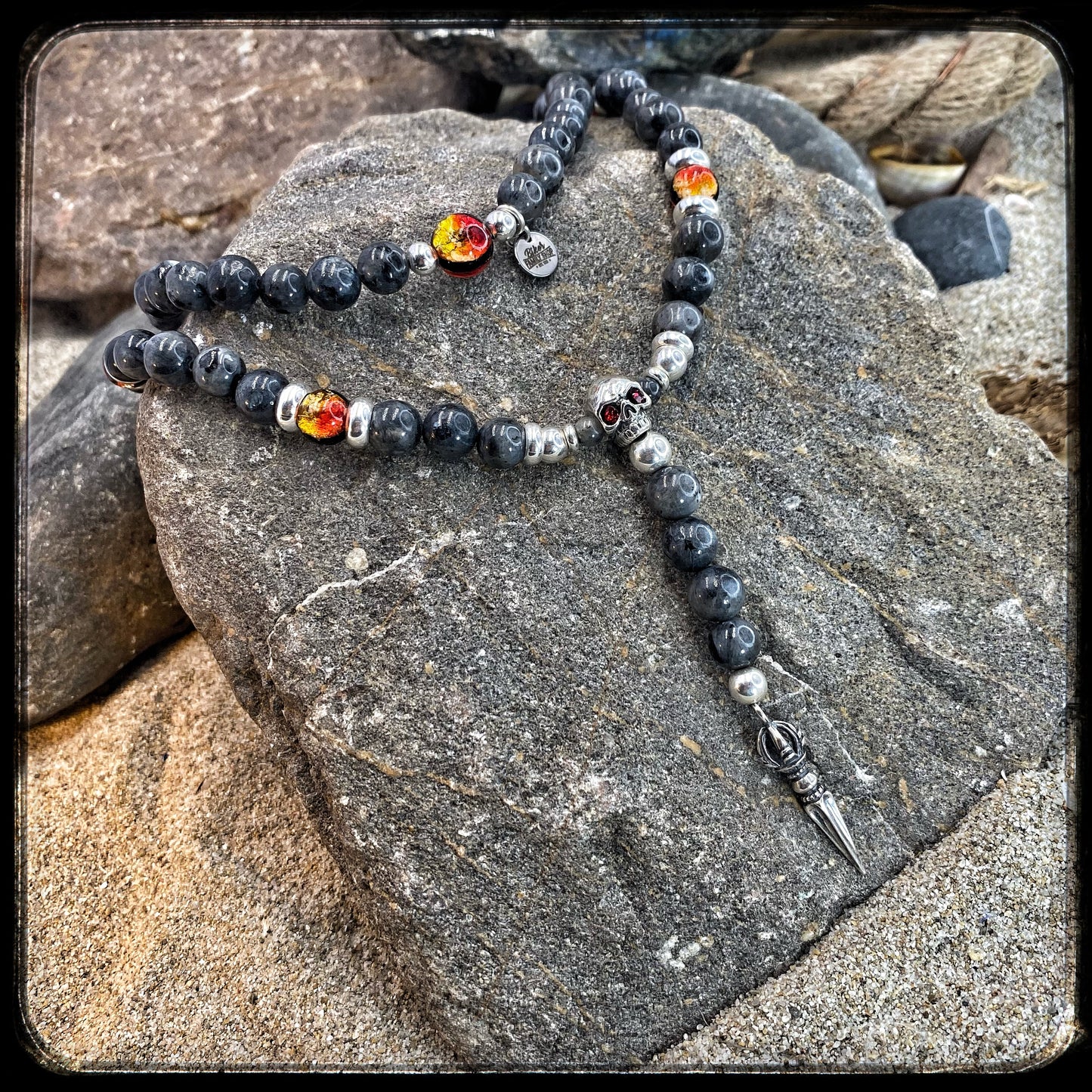 MAGMA Collier